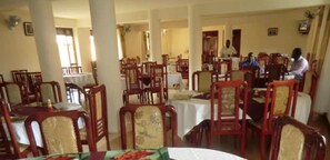 Spécialités Cuisine locale et internationale