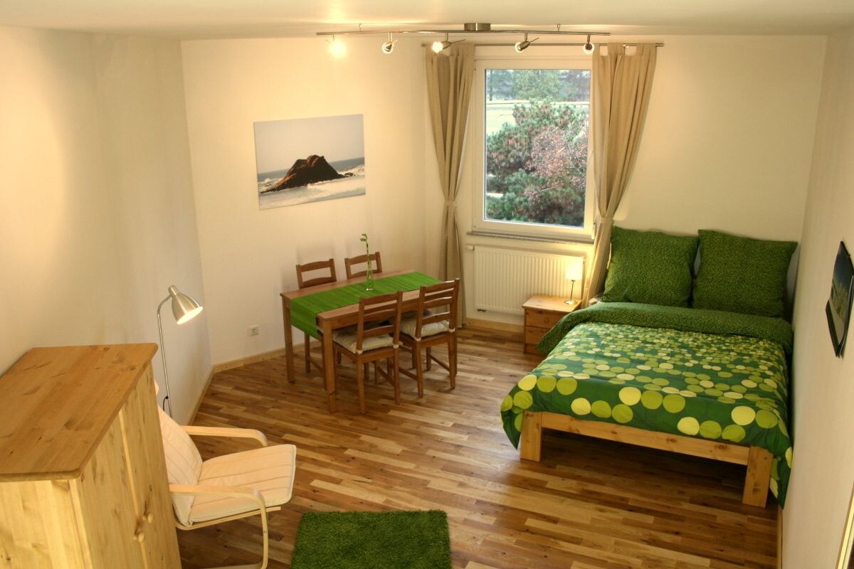 Basic-Doppelzimmer, Gemeinschaftsbad | Schreibtisch, kostenloses WLAN, Bettwäsche