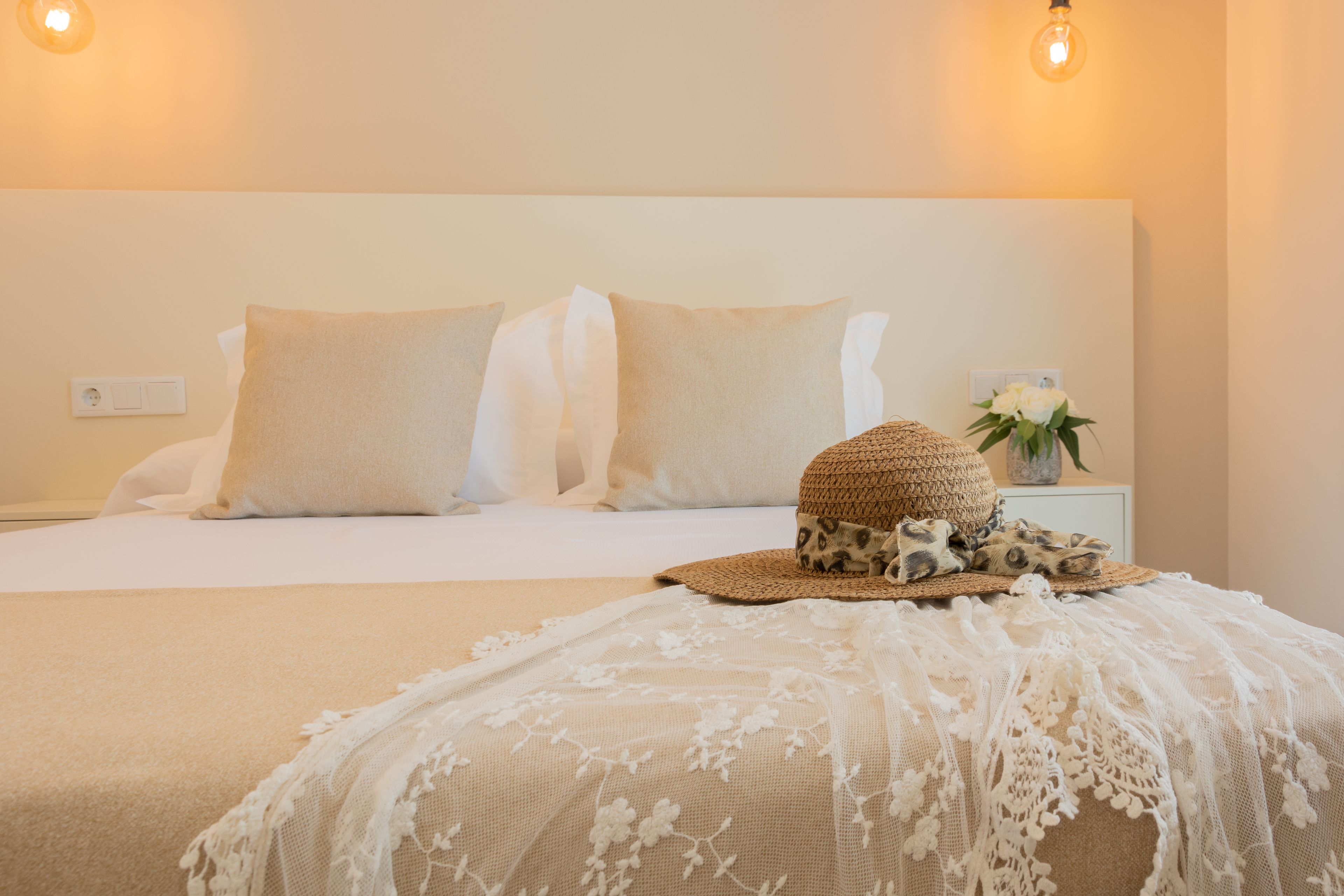 double room with extra bed | 1 bedroom, minibar, desk, laptop workspace