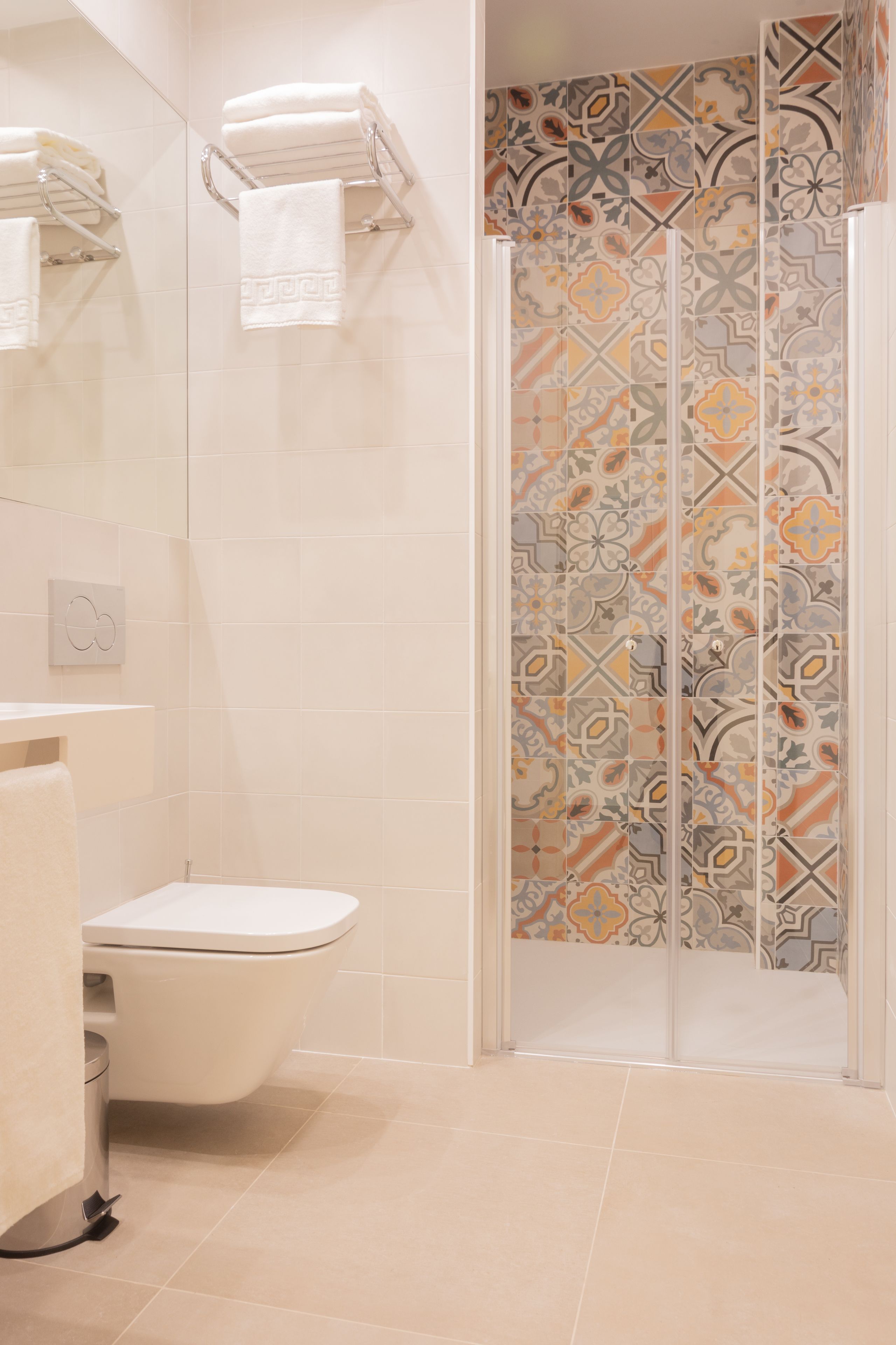 triple room | bathroom | hair dryer, towels, soap, shampoo