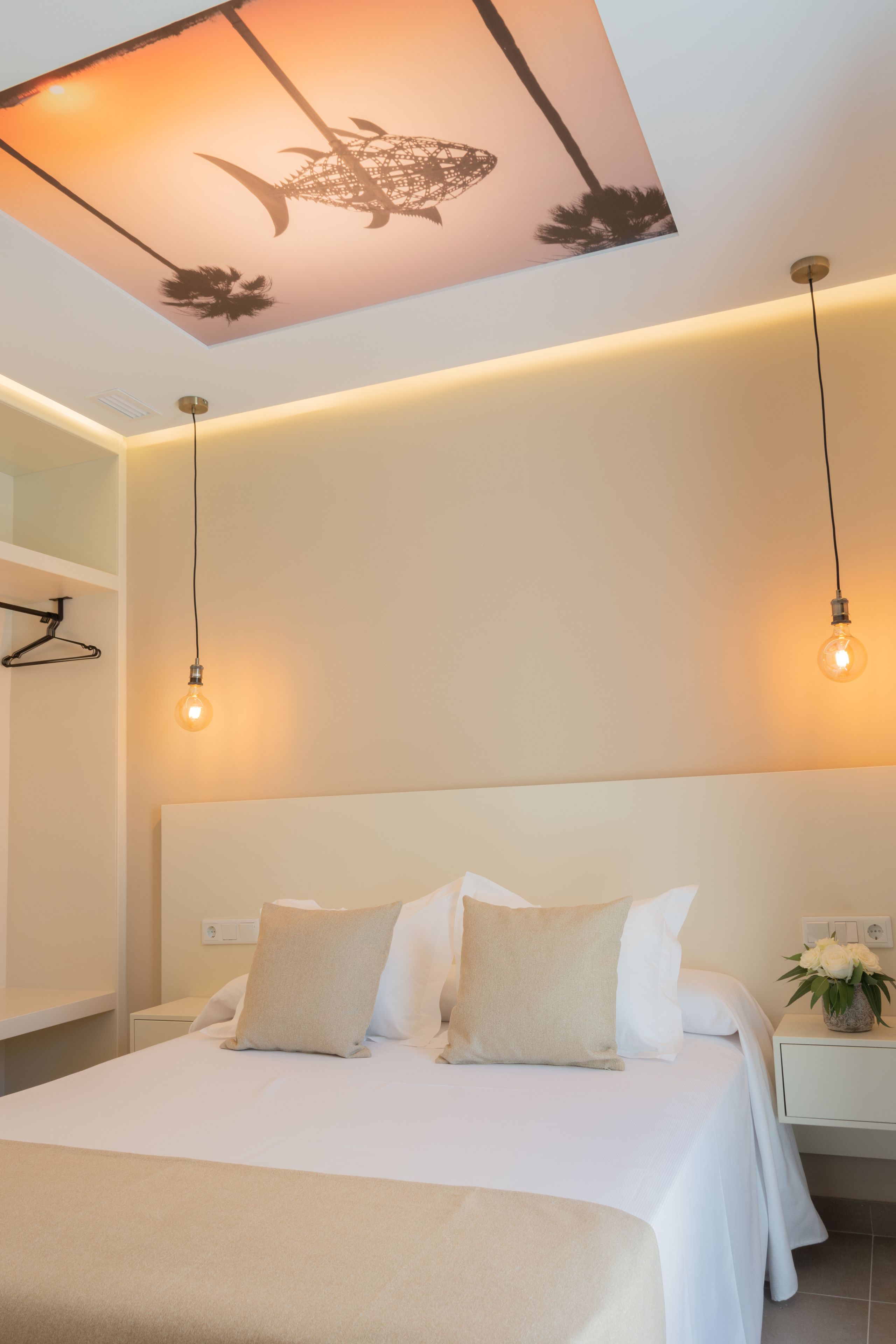 double room with extra bed | 1 bedroom, minibar, desk, laptop workspace