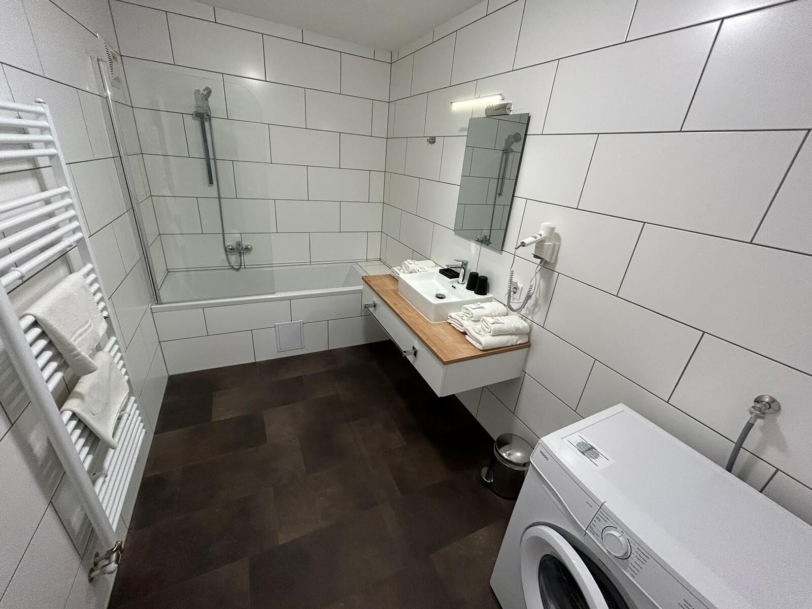 basic apartment, 2 bedrooms, non smoking | desk, free wifi, bed sheets