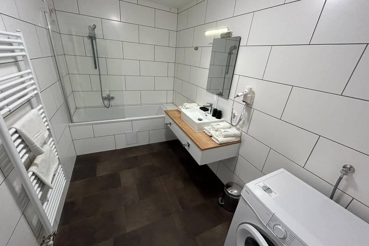 basic apartment, 2 bedrooms, non smoking | desk, free wifi, bed sheets