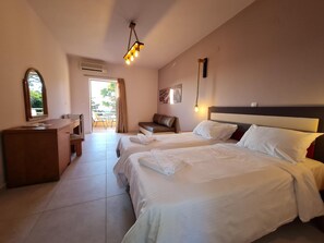 Premium bedding, in-room safe, blackout drapes, soundproofing - Dioni Hotel (Rethymno)