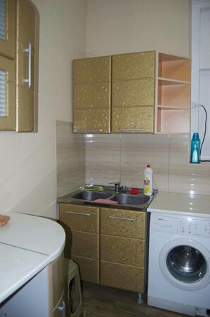 Apartment | Eigene Küche | Kühlschrank, Mikrowelle, Ofen, Herdplatte