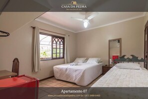 Triple Room | Minibar, desk, blackout curtains, free WiFi - Pousada Casa de Pedra (Blumenau)