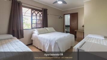 Minibar, escritorio, cortinas blackout y wifi gratis
