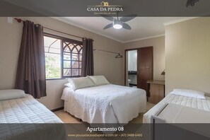 Quadruple Room | Minibar, desk, blackout curtains, free WiFi - Pousada Casa de Pedra (Blumenau)
