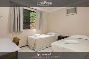 Triple Room | Minibar, desk, blackout curtains, free WiFi - Pousada Casa de Pedra (Blumenau)