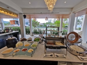 Daily continental breakfast (THB 450 per person)