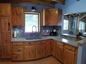 冰箱、微波炉、烤箱、炉灶