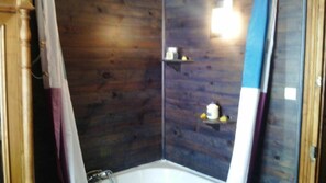 Family Room, Mountain View (4 - Shared Toilets) | Bathroom | Shower, free toiletries, hair dryer, towels - Le Relais De Rochepaule (Rochepaule)