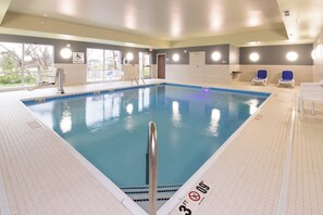 Indoor pool - Holiday Inn Express & Suites (Auburn)