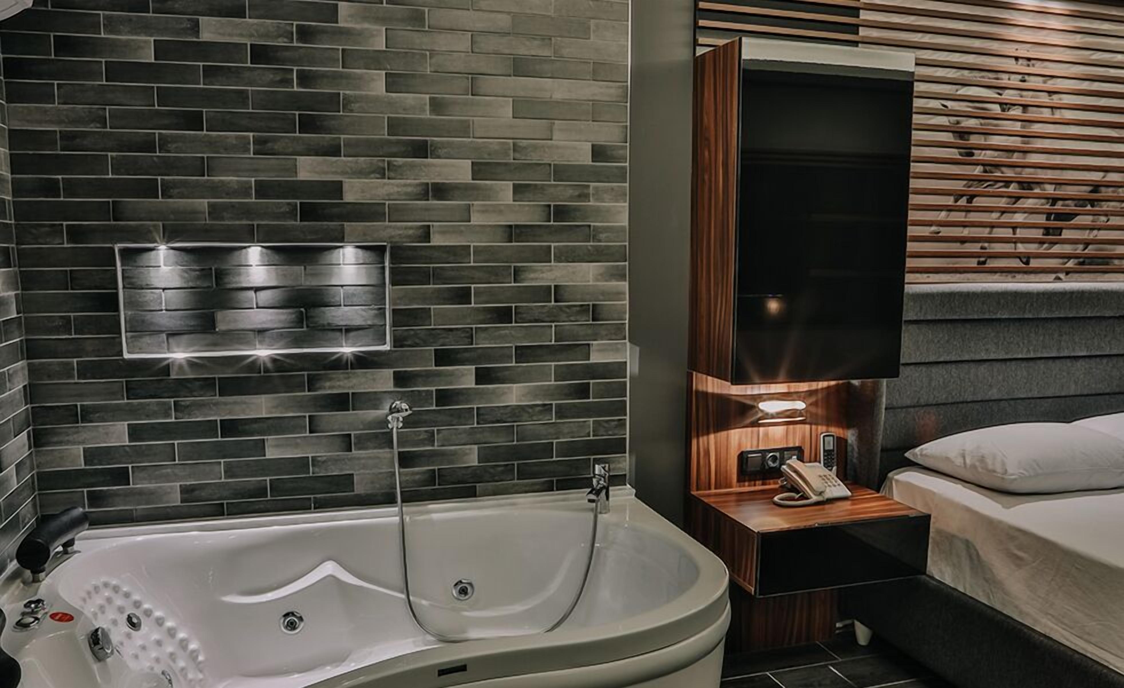 suite | 1 bedroom, in-room safe, soundproofing, free wifi