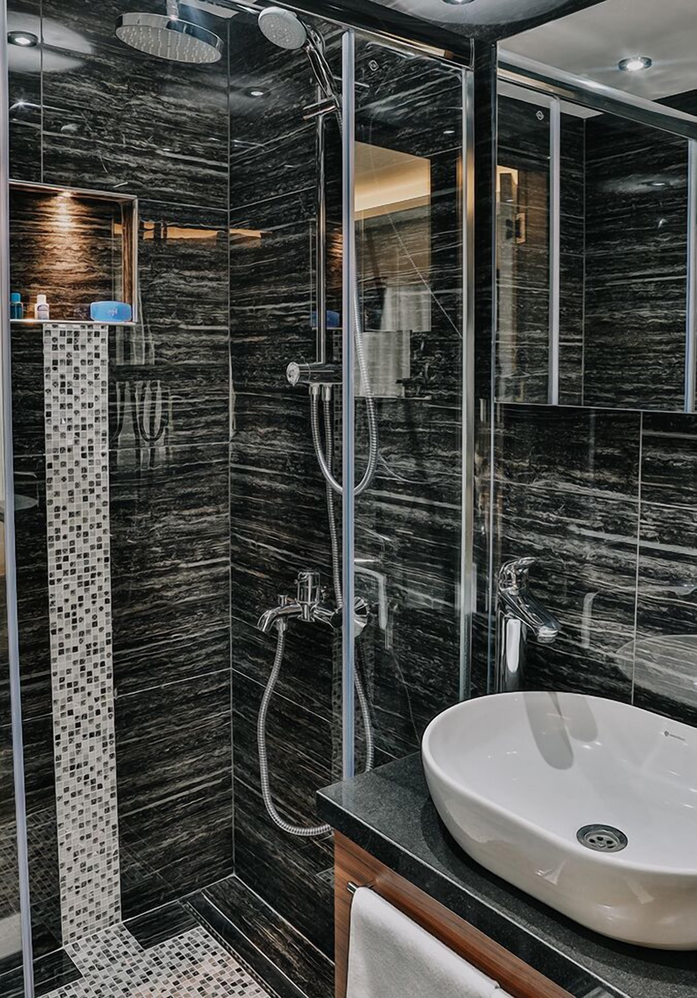 deluxe triple room | 1 bedroom, in-room safe, soundproofing, free wifi