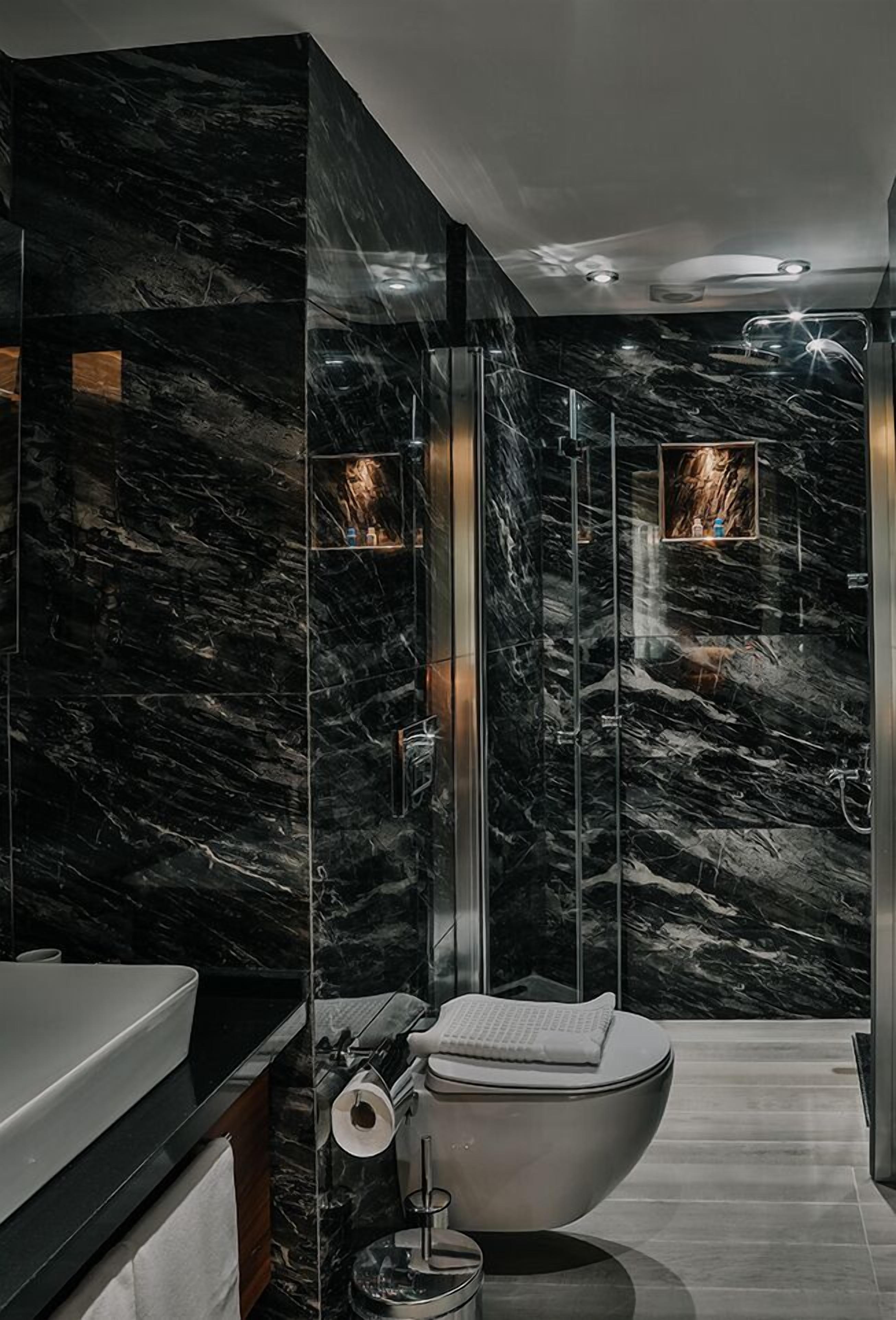 superior room | bathroom | free toiletries, hair dryer, slippers, towels