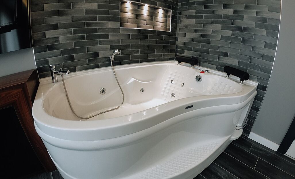 corner suite | bathroom | free toiletries, hair dryer, slippers, towels