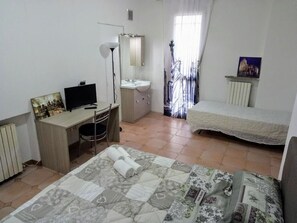 Habitación clásica, baño compartido | Wifi gratis