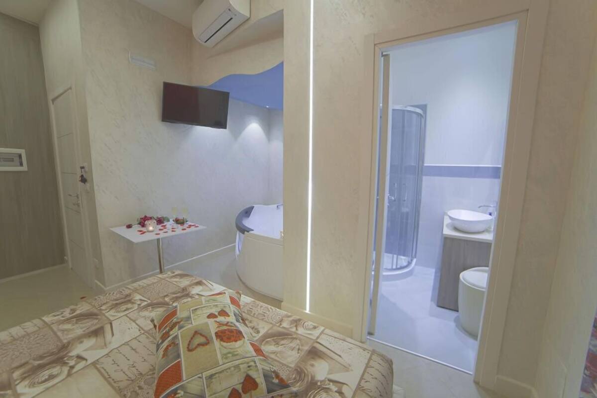 Suite, baignoire à jets (Nuvole e coccole) | 1 chambre, literie de qualité supérieure, couette en duvet d'oie