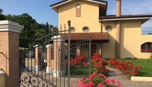 Fachada da propriedade