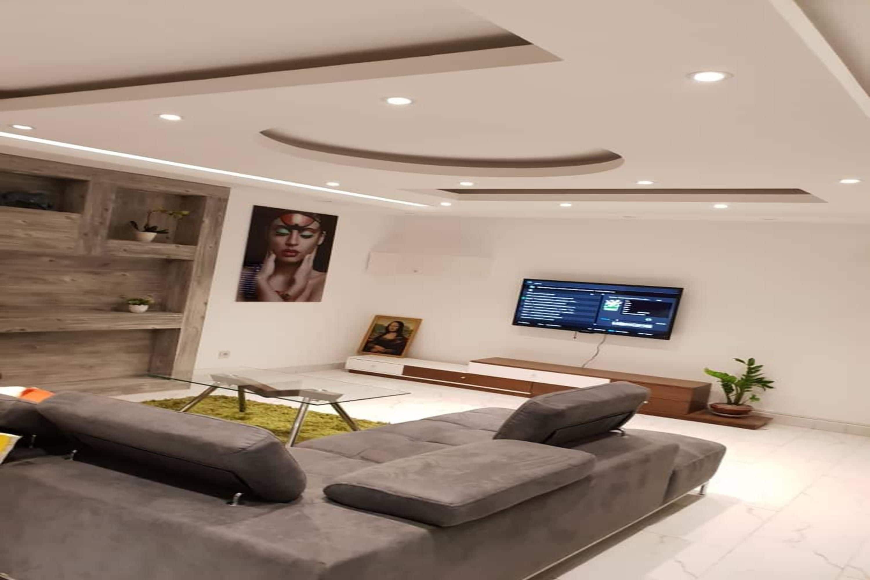 Deluxe Apartment | Living area | 40-inch flat-screen TV with satellite channels, TV