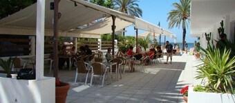 Attico, splendida vista, spiaggia 10min a piedi, esposto a sud, tv inglese, wi-fi