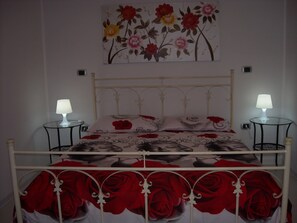 Deluxe Triple Room, 1 Bedroom, Private Bathroom | 1 bedroom, soundproofing, cribs/infant beds, free WiFi - La vita è bella (Cariati)