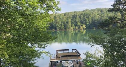 Rare Gem on YEAR ROUND DEEP Water of Lake Blue Ridge!