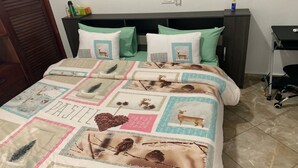 シティ アパートメント | 3 室のベッドルーム、高級寝具、遮光カーテン、アイロン / アイロン台