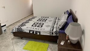 シティ アパートメント | 3 室のベッドルーム、高級寝具、遮光カーテン、アイロン / アイロン台