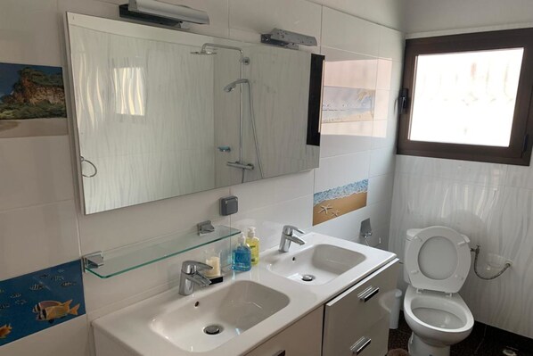 City Apartment | Bathroom sink