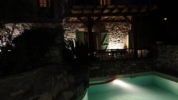Outdoor pool, pool loungers