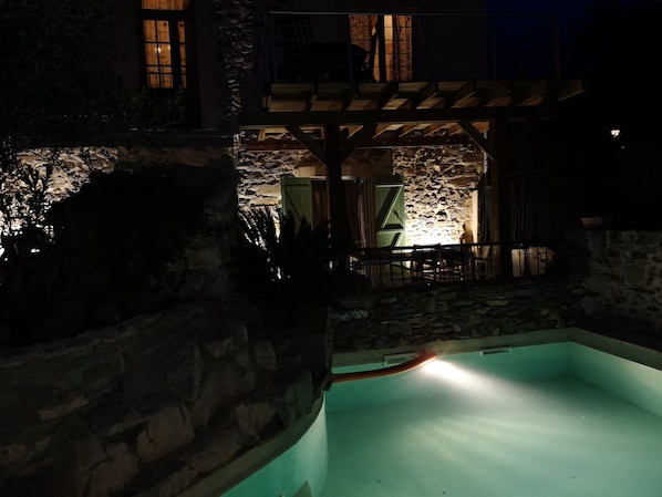 室外游泳池,日光浴躺椅