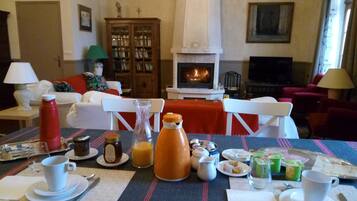 Free daily full breakfast