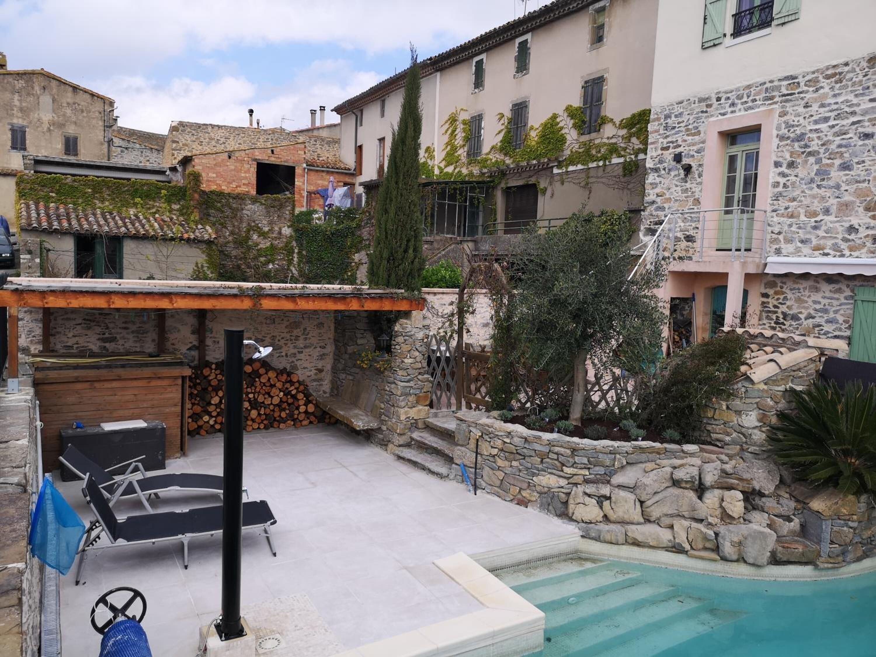 Outdoor pool, pool loungers