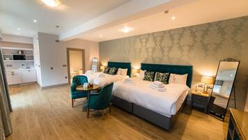 Standard Twin Room, Multiple Beds | 1 bedroom, individually decorated, individually furnished, desk