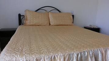 Enkelrum | Individuell inredning, unika möbler, skrivbord och arbetsyta för laptop