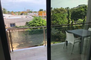 Comfort Penthouse | Balcony view - Appart 650 T3 (Abidjan)