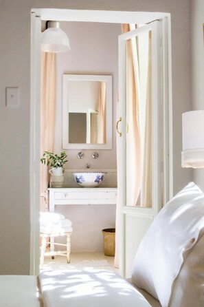 Free toiletries, hair dryer, towels, soap - Old Oak Manor (Riebeek Kasteel)