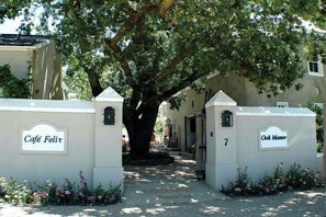 Property entrance - Old Oak Manor (Riebeek Kasteel)