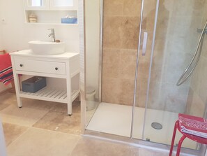 Family Suite, Balcony | Bathroom | Shower, hair dryer, towels, soap