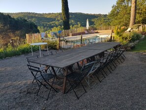 Serveert diner, lokale gerechten