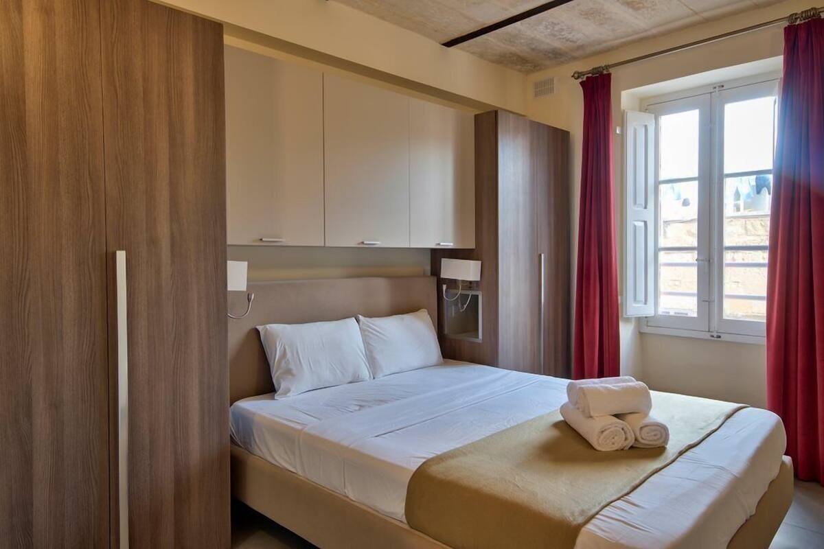 Apartment, 2 Bedrooms (2402)
