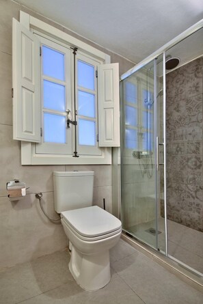 Bathroom - Vallettastay Orangerie (Valletta)