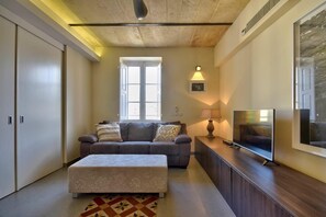 Apartment, 1 Bedroom (2502) | Living area