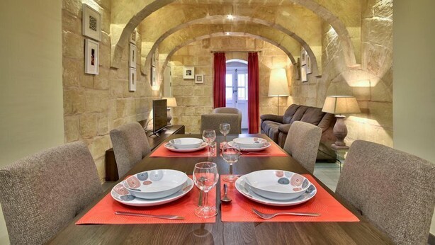 In-room dining - Vallettastay Orangerie (Valletta)