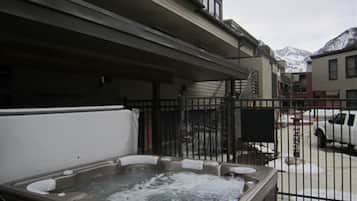 室外 SPA 浴池