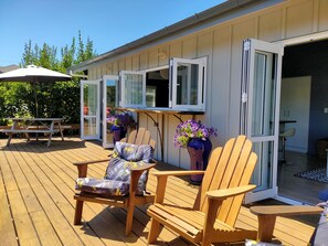 屋外ダイニングエリア