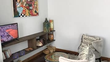 Kamar Double (Orient) | Televisi