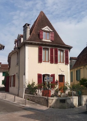 Front of property - Aux Rosiers (Salies-de-Bearn)